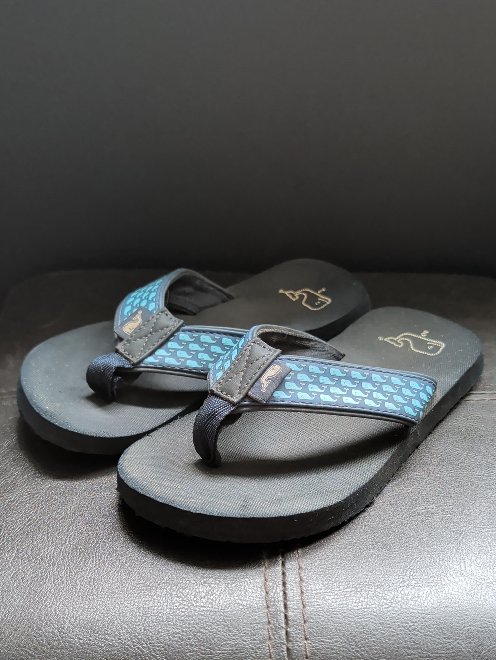 Vineyard Vines Boys Size 2 Mini Whale Print  Vacation Summer Flip Flop Sandals